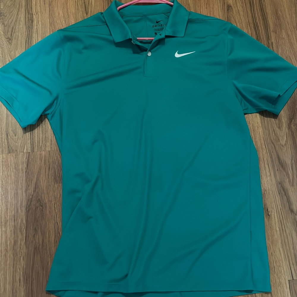 Medium men’s Nike golf polo
